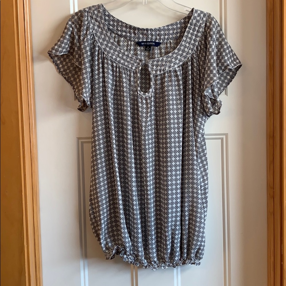 EUC Black/Gray/White Top Size Small